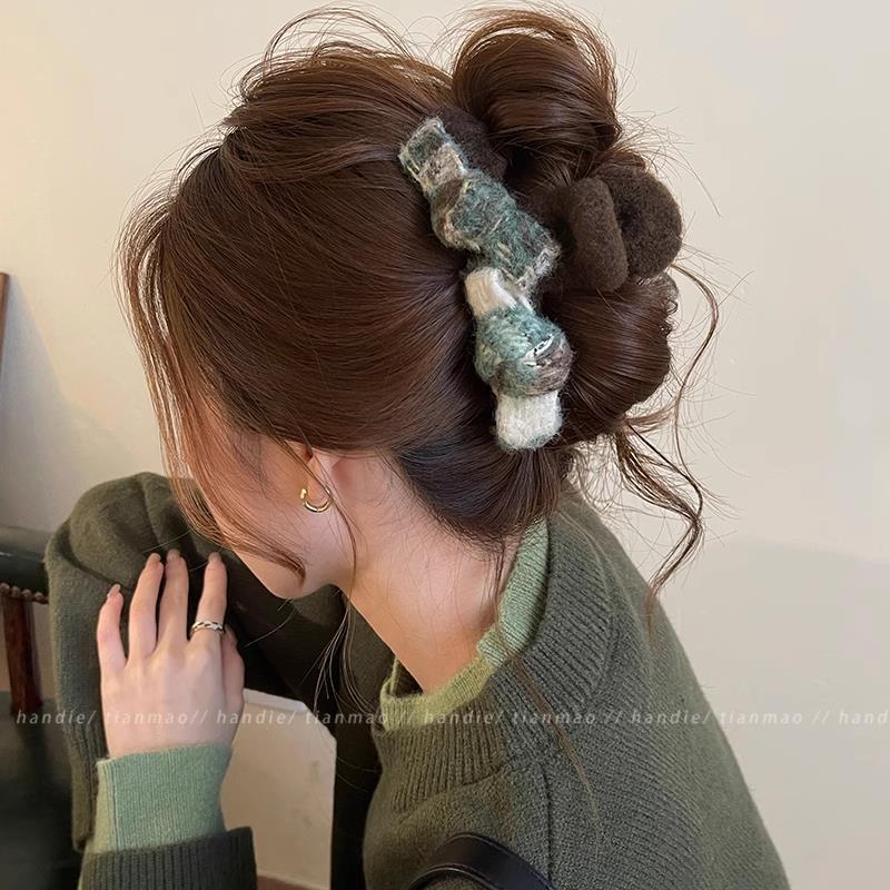 83#Green-brown woolen ribbon with double bows, approximately 13cm