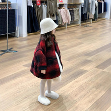 2024女童秋冬加厚保暖羊羔毛大衣火焰复合皮毛一体红色格子外套