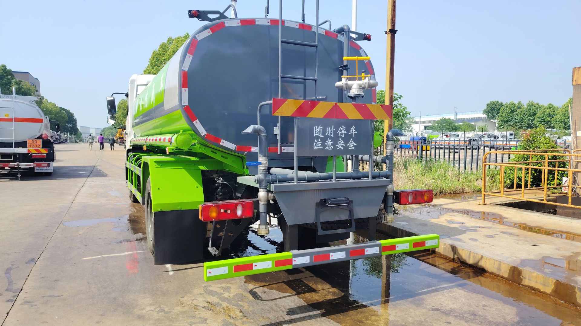 Dongfeng Tianjin 15-Ton Landscaping Spray and Sprinkler Truck/22-Ton Insulated Water Transport Truck Chengli Sanitation Sprinkler Truck