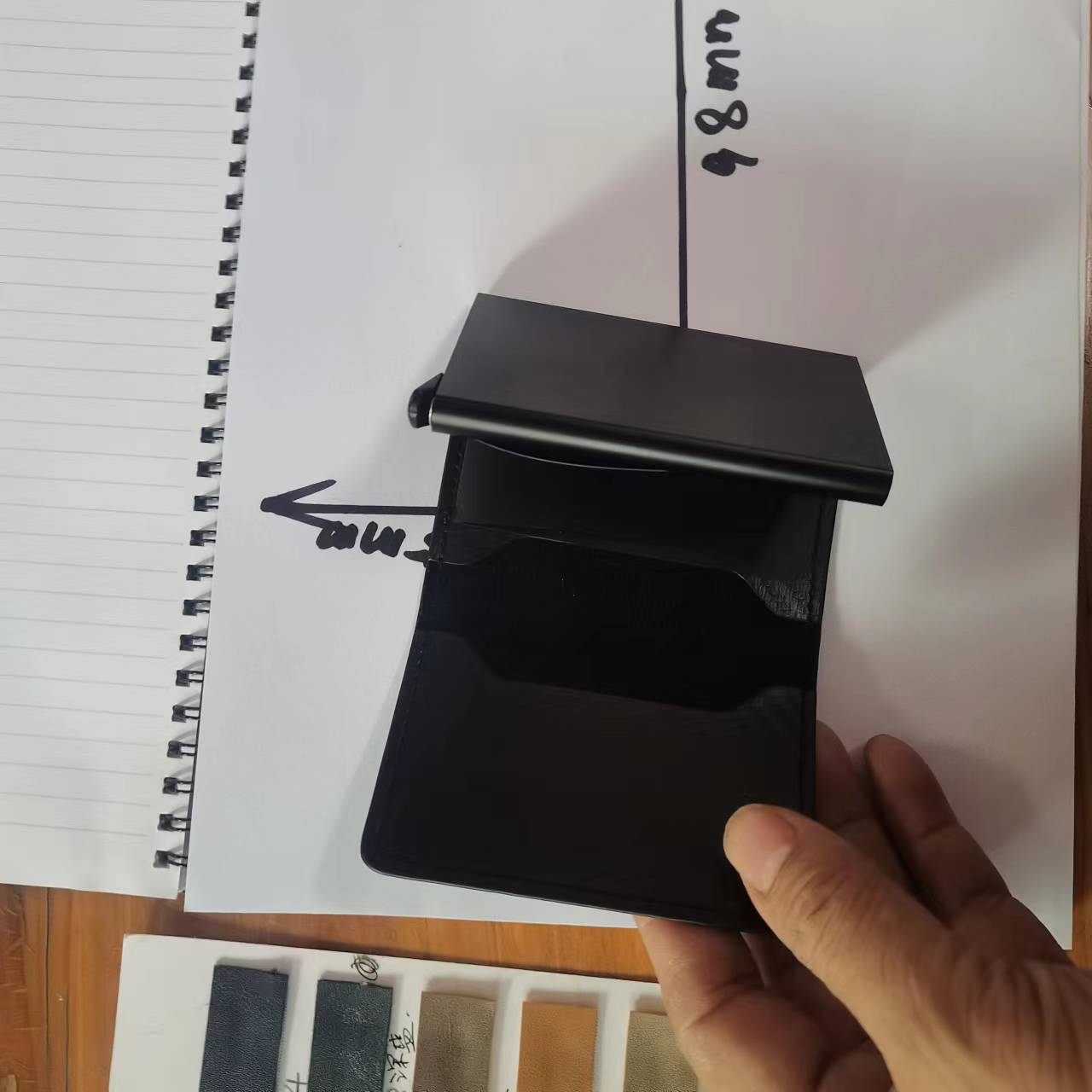 Cepillo antirrobo, blindaje RFID, paquete de tarjeta de crédito de bala automática, caja de metal de aleación de aluminio, soporte de tarjeta de posición de múltiples tarjetas para hombres