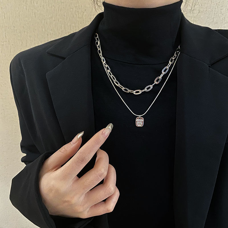 Light luxury fashion high-end design sense niche necklace for women 2022 new fashion sweater clavicle chain wholesale