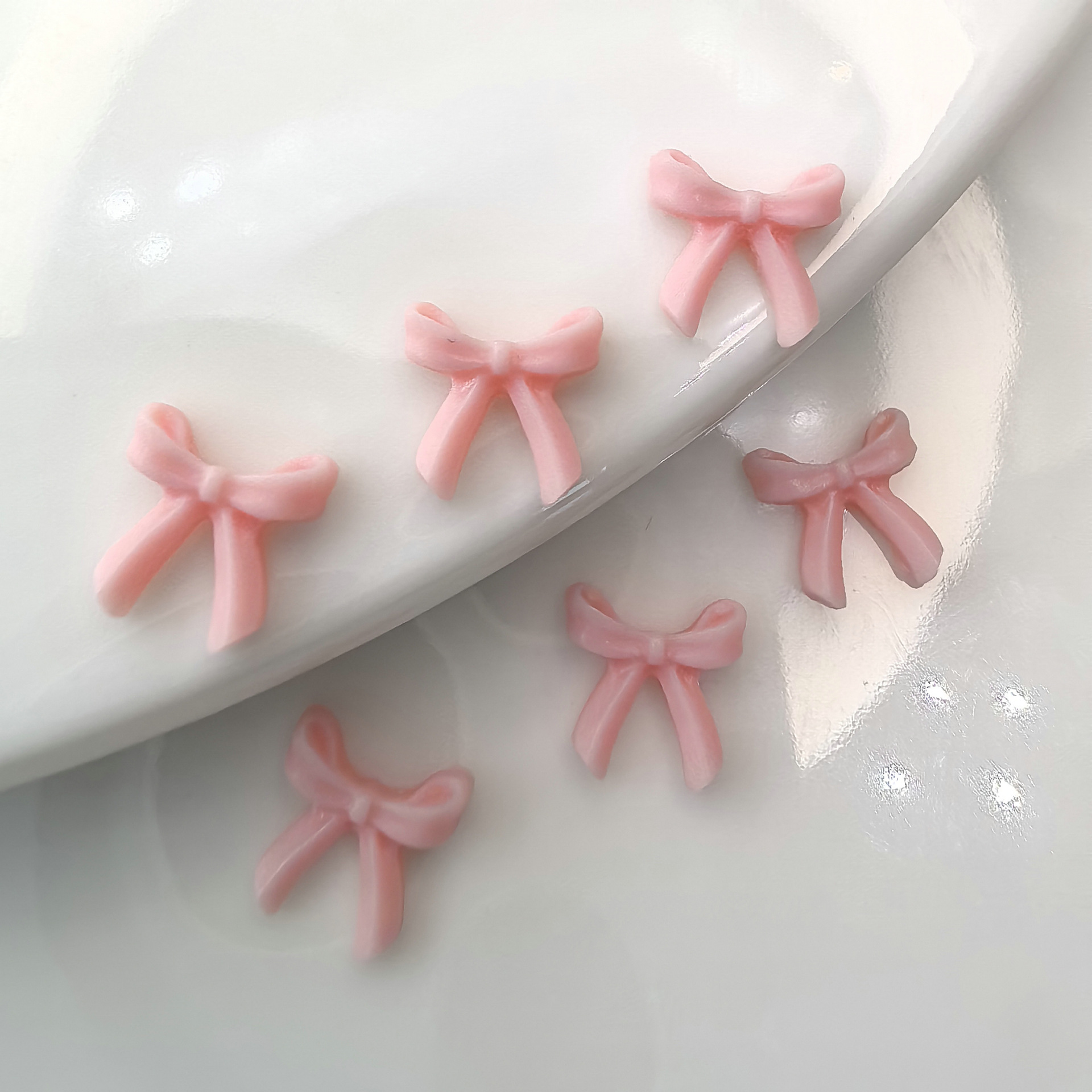 蝴蝶结美甲饰品批发儿童学生老人青年大学生工人教师0001.j