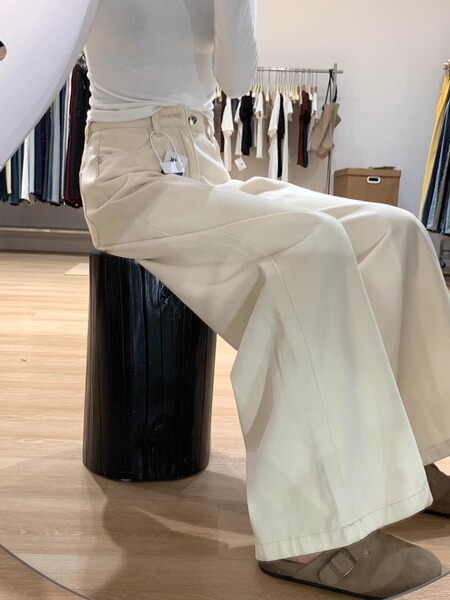 White loose straight jeans