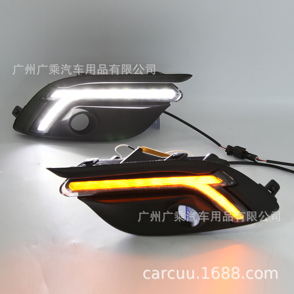 Aplicable corriente a la luz diurna de Mazda onksela de 17 años R nueva luz corriente de tres días del caballo versión extranjera