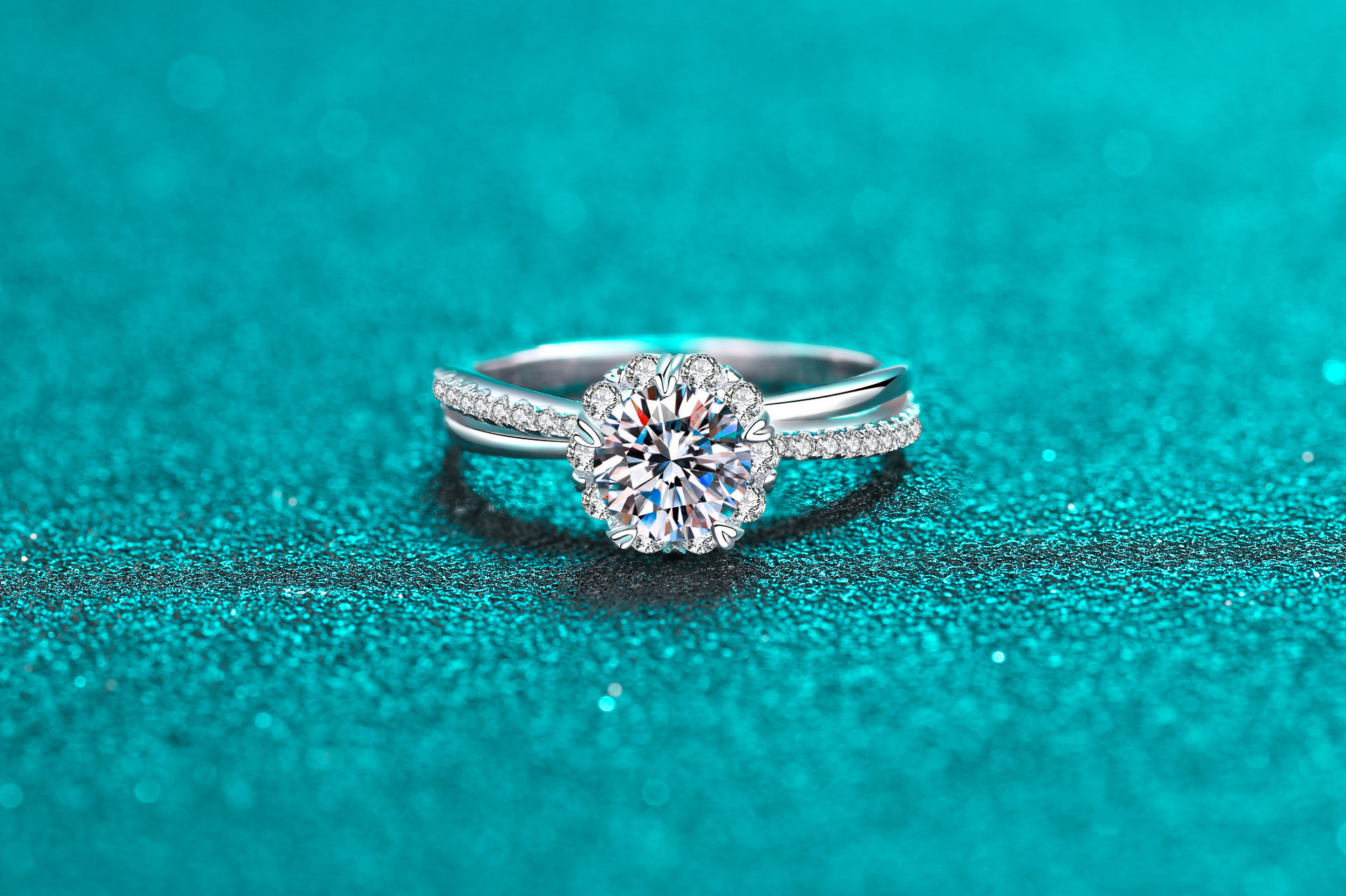 7g Weight Moissanite, Zircon Inlay Material 925 Sterling Silver Moissanite Zircon Round Heart Shape Rings