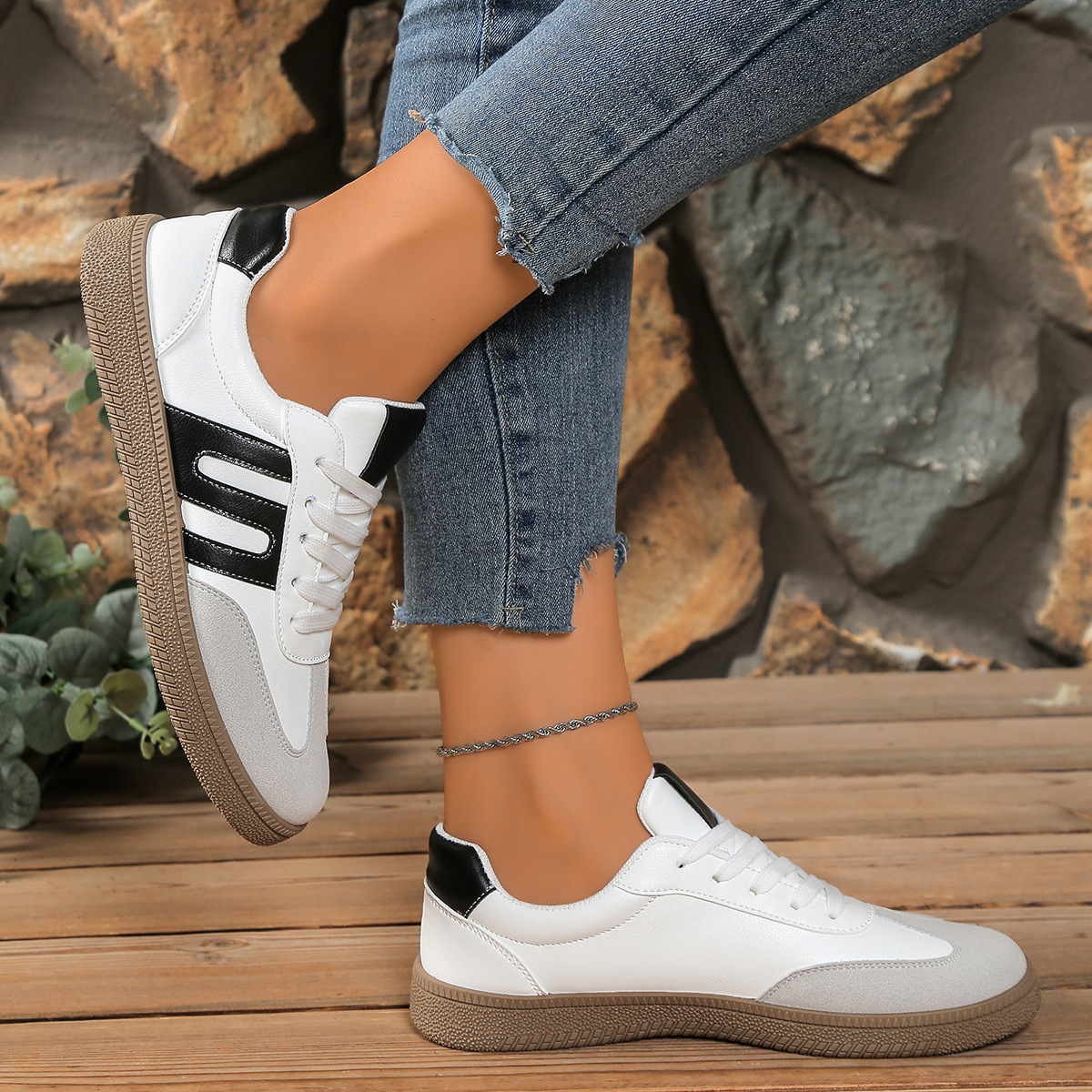 Zapatos de entrenamiento de comercio exterior de mujeres 2026 primavera nuevos zapatos blancos con suela plana transpirables zapatos deportivos casuales zapatos de suela suave image 2