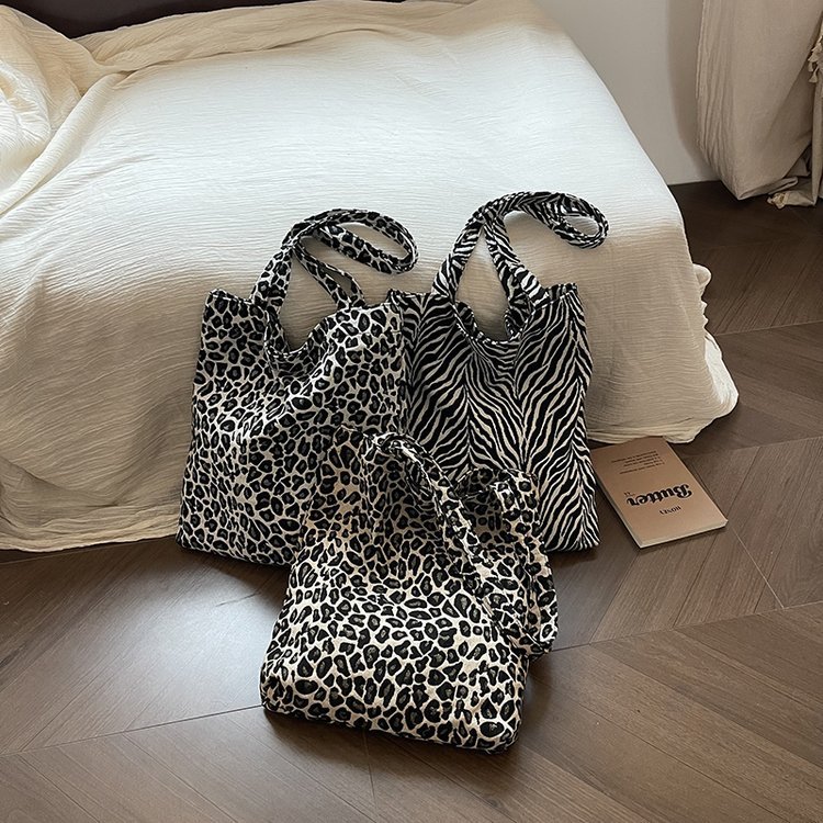 2024 otoño y invierno nuevo bolso casual Europa y América simple gran capacidad leopardo moda bolso de hombro bolso de mujer