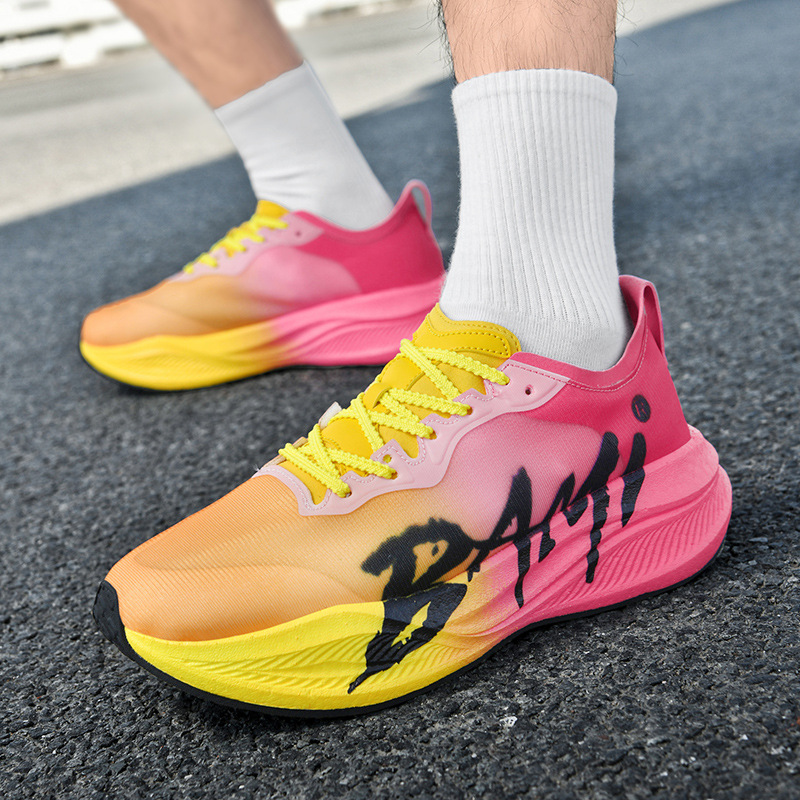 2025 primavera nueva juventud anti-derrapante zapatos de carrera amortiguador y hombre elástico pareja de zapatillas casuales