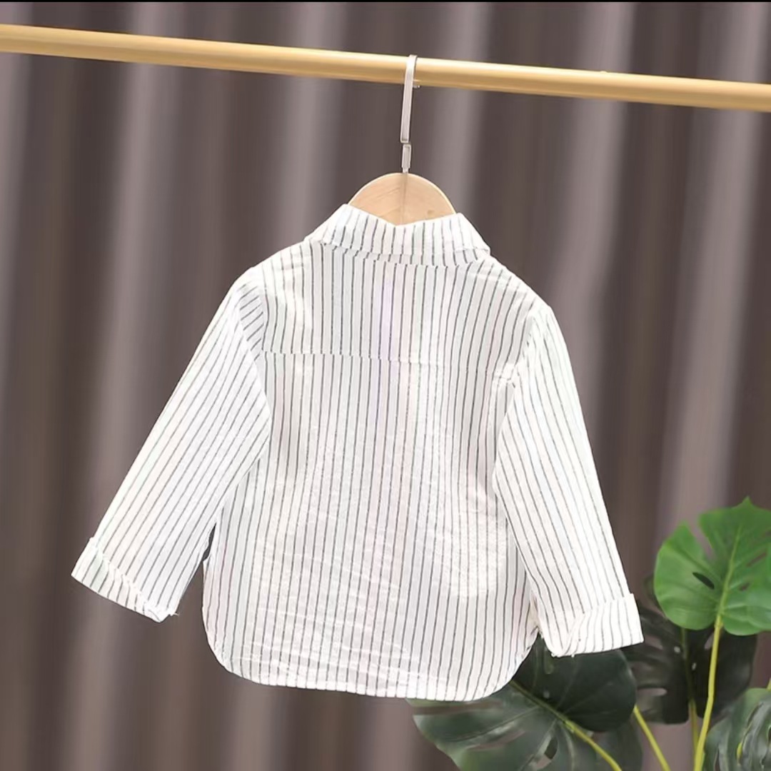 男の子の赤ちゃんのファッションの縦縞の長袖のシャツの中で子供服の春秋韓国版の子供の漫画のプリントの上着