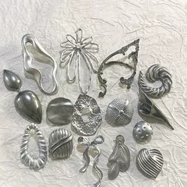 耳钉;耳环;耳坠