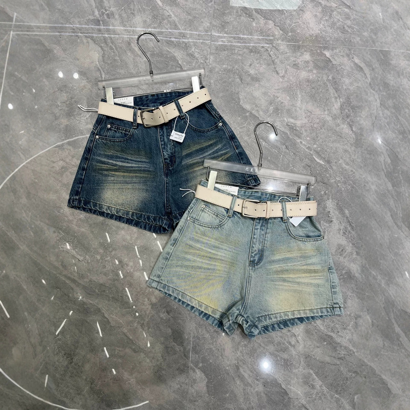American retro rolled hem denim shorts for women, 2026 spring/summer new high-waisted tight-fitting hot girl A-line hip-hugging hot pants American retro rolled hem denim shorts for women, 2026 spring/summer new high-waisted tight-fitting hot girl A-line hip-hugging hot pants