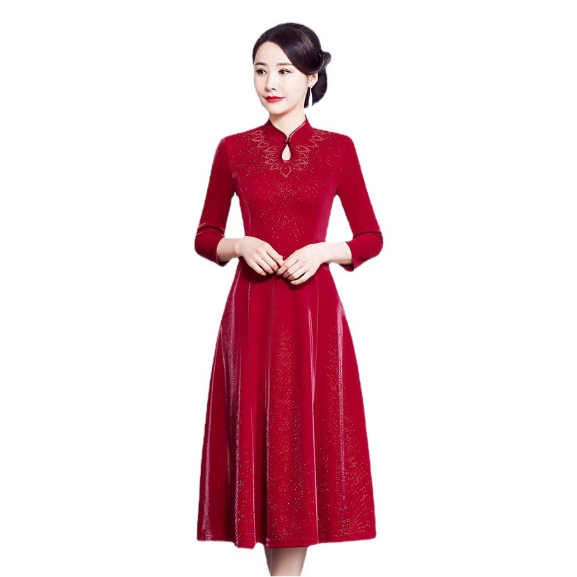 Новинка Весна 2025: Изысканное платье с блестящими пайетками и бисером для элегантных женщин и мам, доступно оптом.