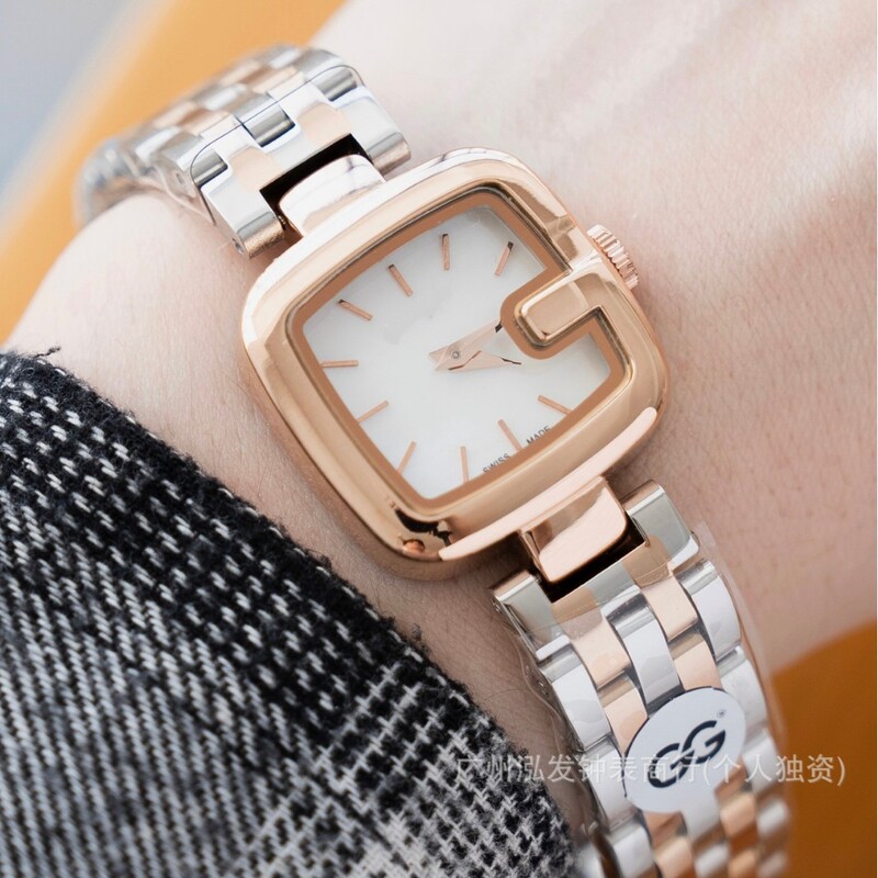 Used small square-shaped Gucci exquisite and compact quartz women's watch, simple and versatile, with iconic side G logo, steel strap, elegant style Used small square-shaped Gucci exquisite and compact quartz women's watch, simple and versatile, with iconic side G logo, steel strap, elegant style