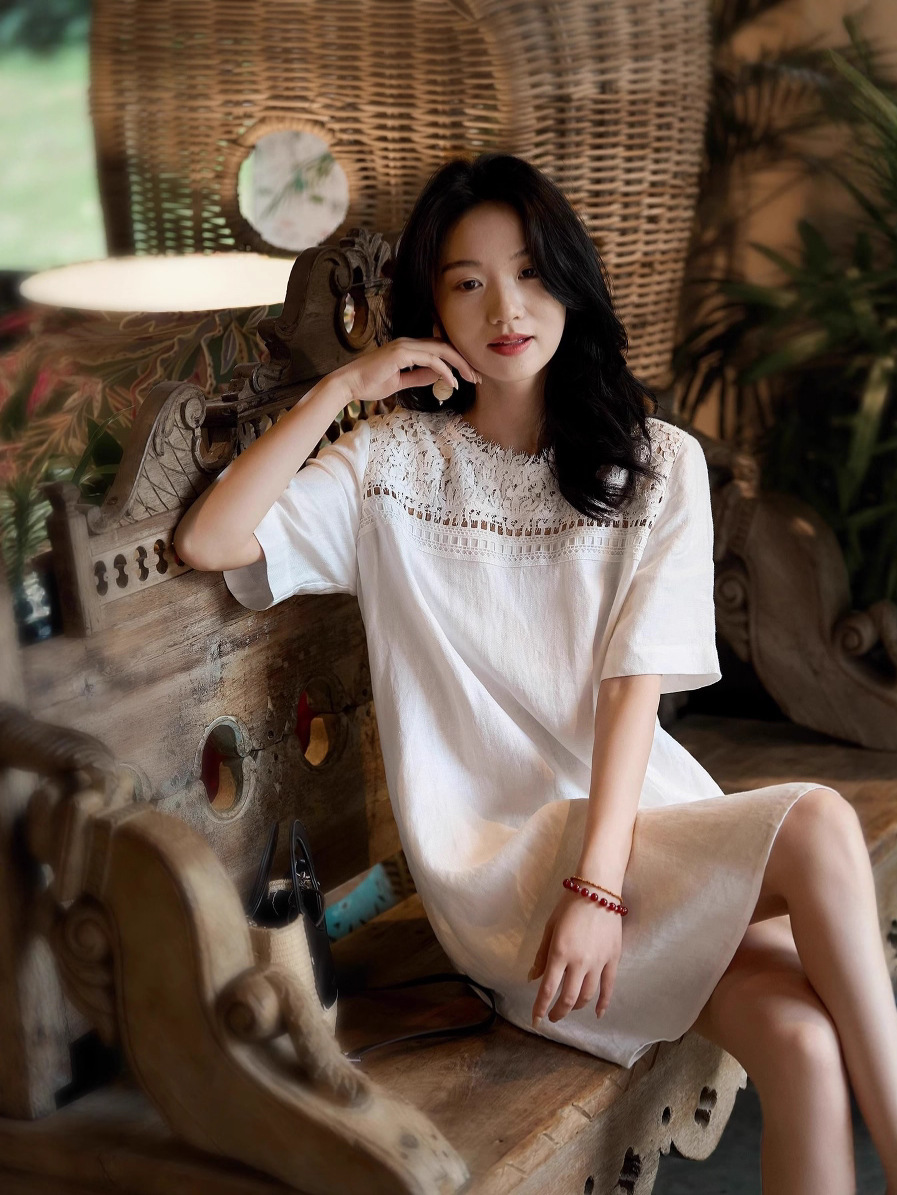 Váy linen trắng dáng suông cổ tròn đa năng — trắng