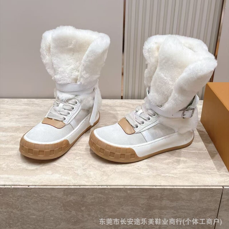 Autumn and winter high-top snow boots for women with lambswool lining, thick soles, integrated plush insulation, vintage suede lace-up design