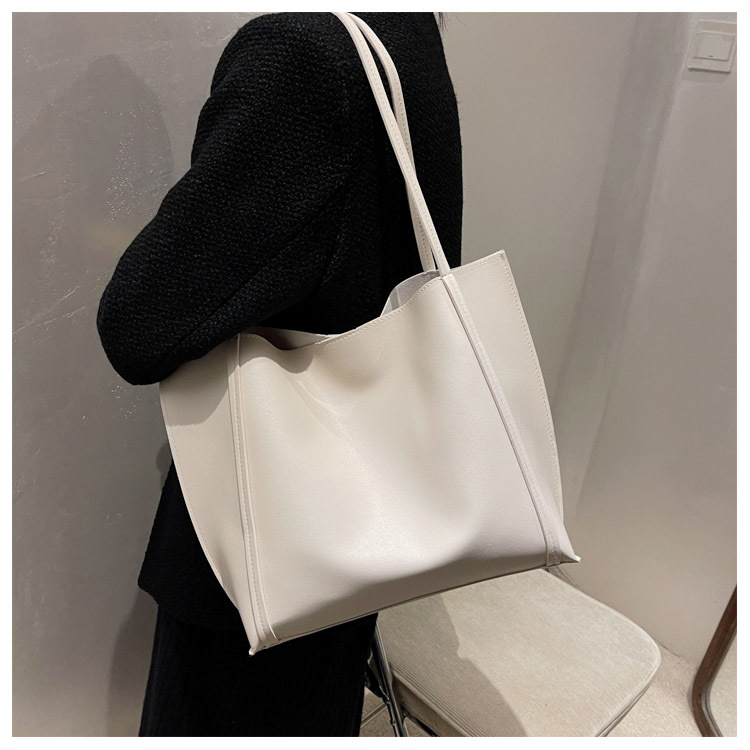 Medium Pu Leather Streetwear Tote Bag Fashion Weaving Simple Large-capacity Shoulder Bag display picture 2