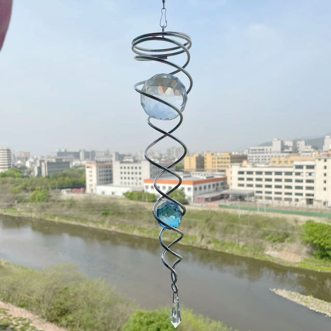 Carillon éolien spiraltail avec queue spirale et perles doubles_voghion.com