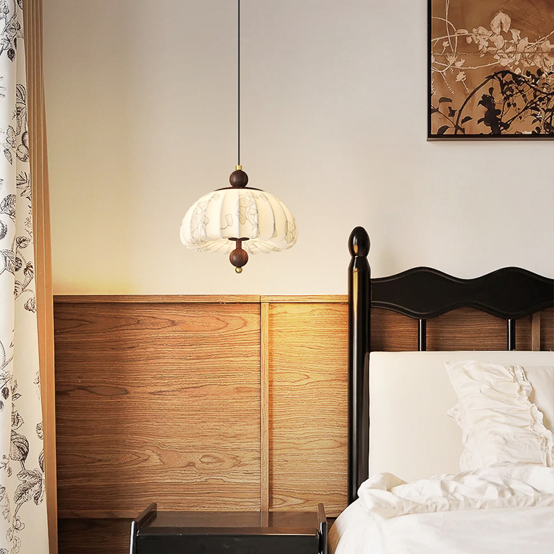 Tela de impresión de estilo medio estilo Song estilo retro junto a la cama candelabro pequeño 2025 nueva lámpara de entrada de pasillo de crema