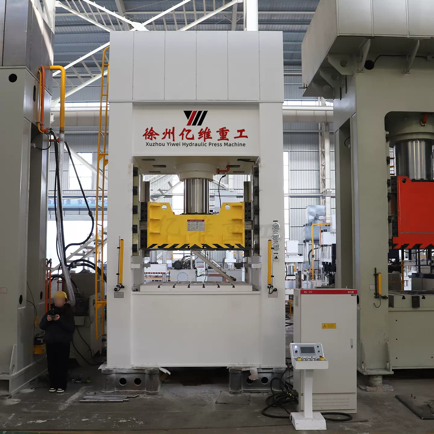 徐州亿维500T吨框架液压机锁扣热模锻成型压力机现货框式油压力机