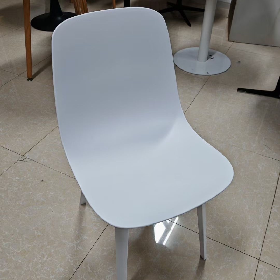 순백색 식탁 의자