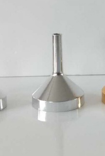 Fabricante spot embudo líquido artefacto de dispensación de perfume PP plástico metal aluminio embudo líquido herramienta de dispensación