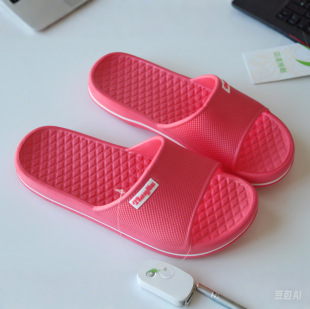 һ�����l�����Ь205��H�ļ��ӼҾӛ�Ů����ԡ��ϴ����Ь�оƵ�