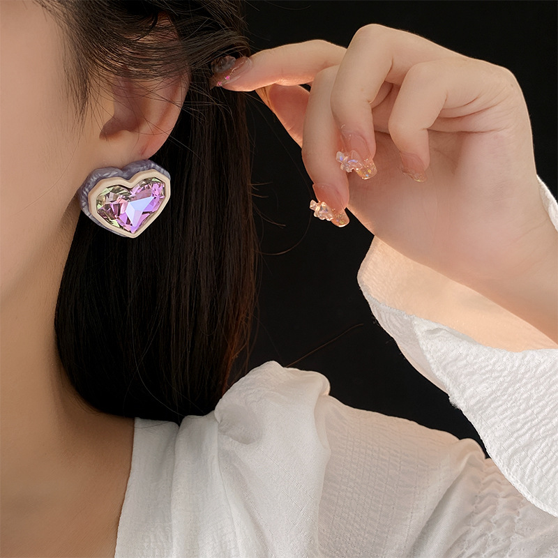 Ear Studs Classification 1 Pair Quantity Daily Occasion Resin Material Simple Style Shiny Oval Heart Shape Resin Plating Inlay Artificial Crystal Women's Ear Studs