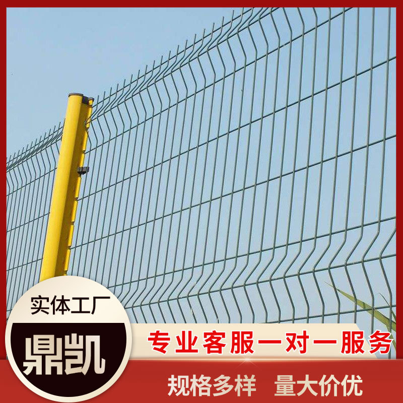 桃型柱三角折弯护栏网 小区别墅金属网园林铁丝网 围墙隔离护栏网