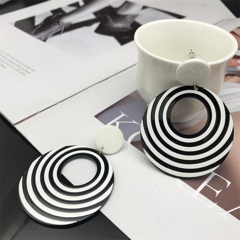 1 Pair Quantity Daily Occasion 1 Pair Retro Stripe Oval Stamping Arylic Chandelier Earrings