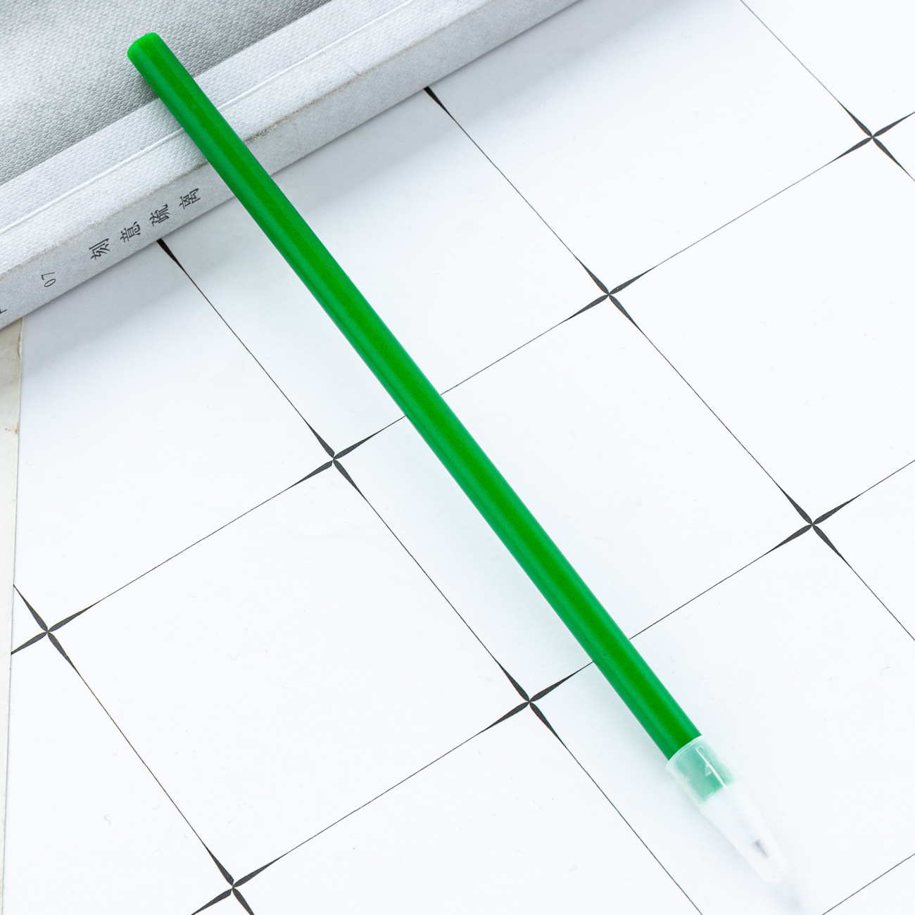 Bolígrafo de tubo de tracción de bricolaje, estuche de bolígrafo de plástico multicolor, bolígrafo simple aceitoso, bolígrafo de regalo publicitario con logotipo impreso