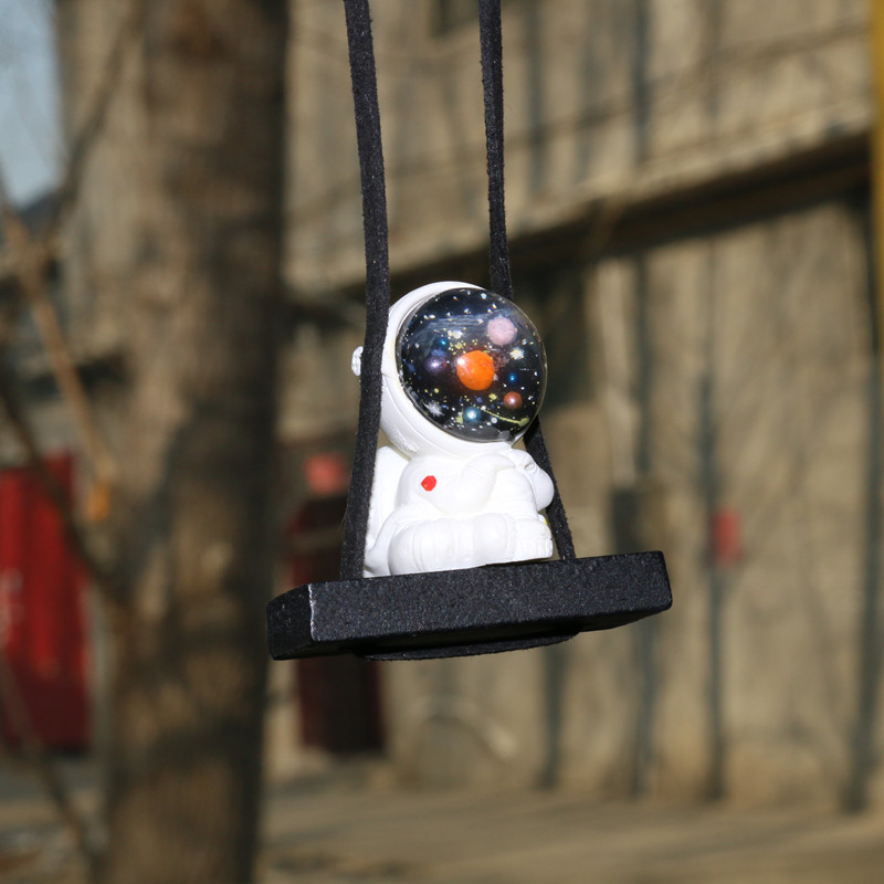 Cruz-frontera astronauta coche colgante de dibujos animados lindo coche colgante coche espejo retrovisor astronauta decoración al por mayor