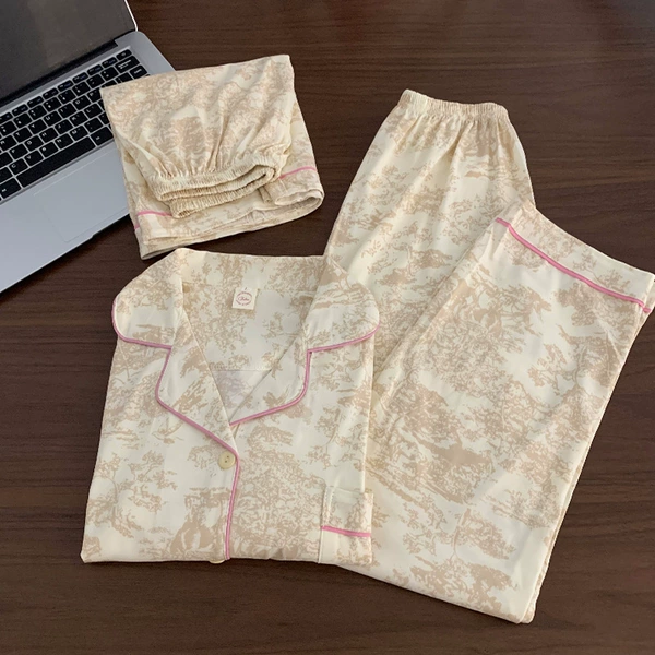 Cream shorts, trousers, with short sleeve