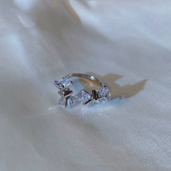 Water transparent knot