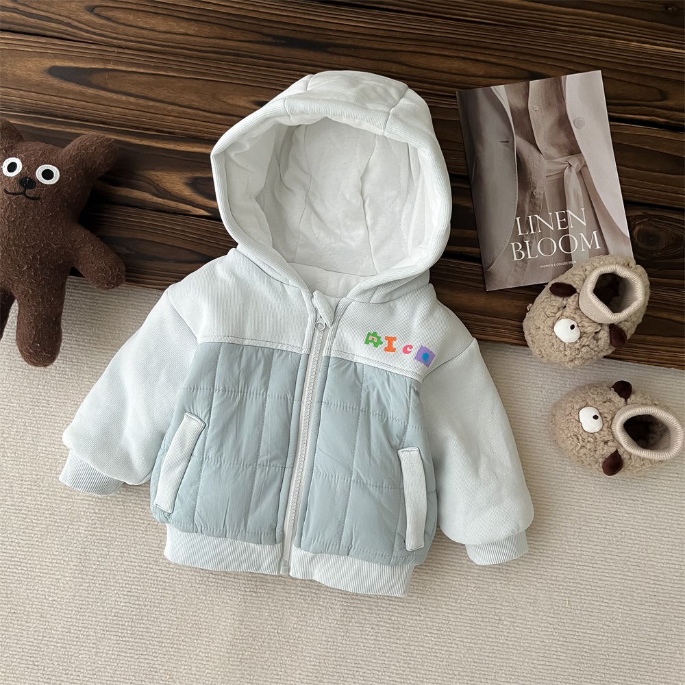 Versión coreana del nuevo bebé de invierno, estilo occidental, letras de colores de dibujos animados, gruesas, cálidas y cómodas, abrigo de bebé suave, abrigo de algodón