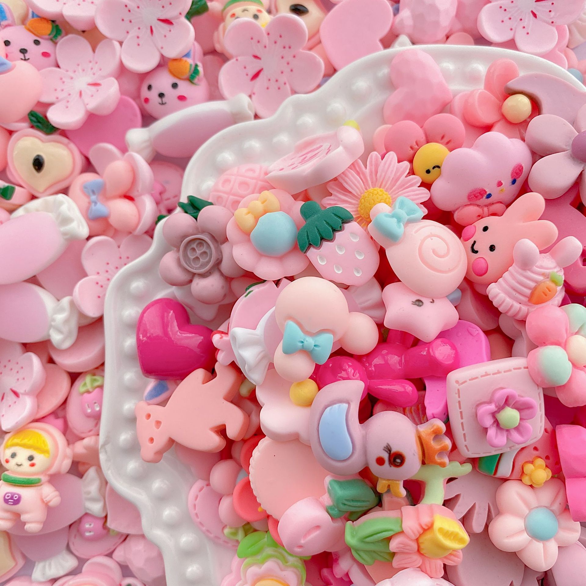 Directo de fábrica de color de dibujos animados mezclado DIY accesorios de resina al por mayor pegamento crema teléfono móvil Shell horquilla accesorios de producción