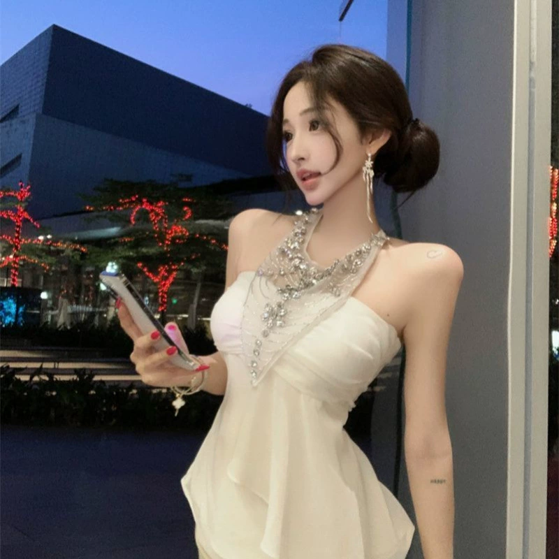 Прочная женская майка с лямкой на шее, украшенная стразами, летняя облегающая верхняя одежда без рукавов с дизайном чисто абрикосового цвета.