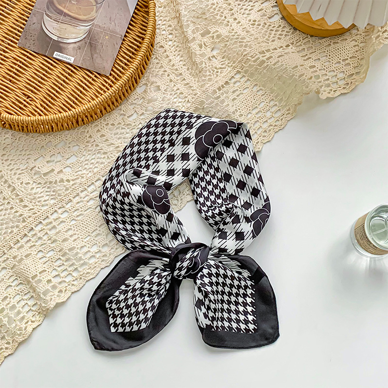 Thousand bird camelia borde negro