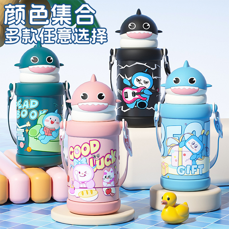 새로운 귀여운 작은 상어 316L 어린이 컵 휴대용 밀짚 보온병 컵 고가 스트랩 탄성 뚜껑 컵 선물 컵