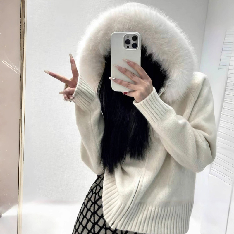 26 New Autumn and Winter Style Hooded Short Fashionable Stylish Knitted Cardigan for Small People with Faux Fox Fur Collar Women's Sweater