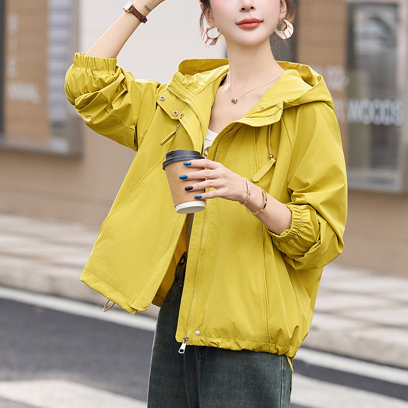 Short Outwear Women's Autum 2025 New Casual Sports Soft Shell Jacket Top Small and Beautiful Hooded Windbreaker