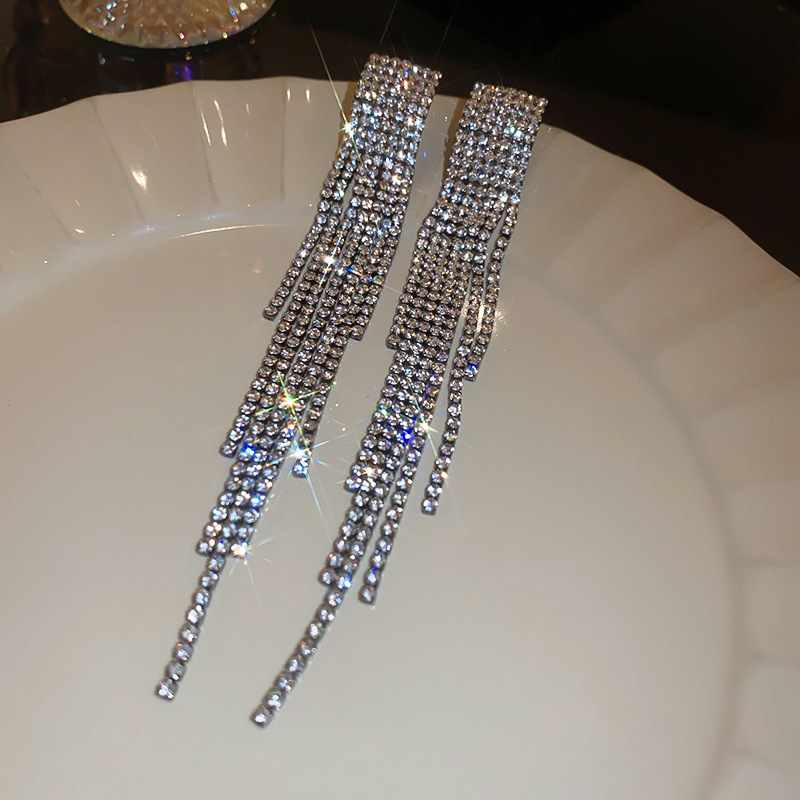 Pendientes de lazo de amor de diamantes llenos de agujas de plata galvanizadas en oro real Pendientes de moda exquisita Pendientes de lujo ligero plateado