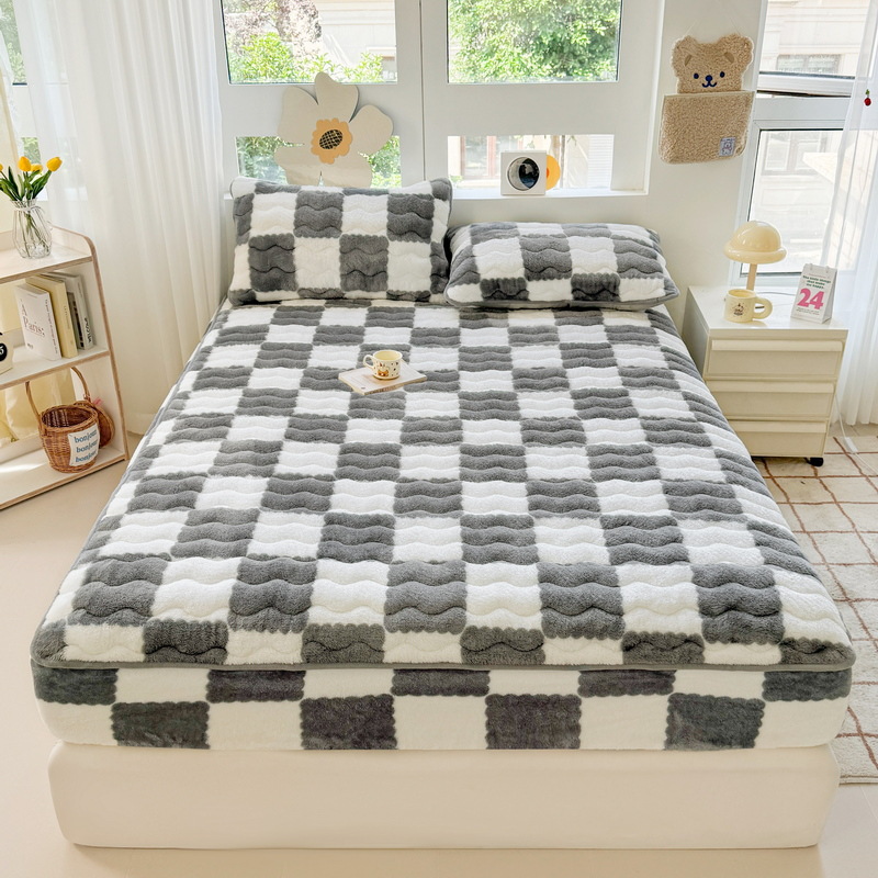 Class A Milk Velvet Padded Bed Cover Single-piece Thickened Warm Chessboard Printed Bed Cover Simmons Mattress Protective Cover