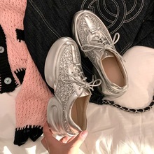 ȥԪ�������У���Ƭ����ϵ�ЬŮ�A�^���ϵ�����e�\��Ь�yɫ��Ь