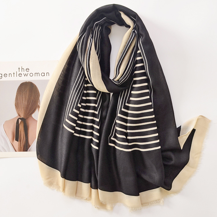 Estilo europeo y americano moda rayas impreso caliente protector solar bufanda deshilachado decorativo chal algodón y lino sensación suave bufanda para las mujeres