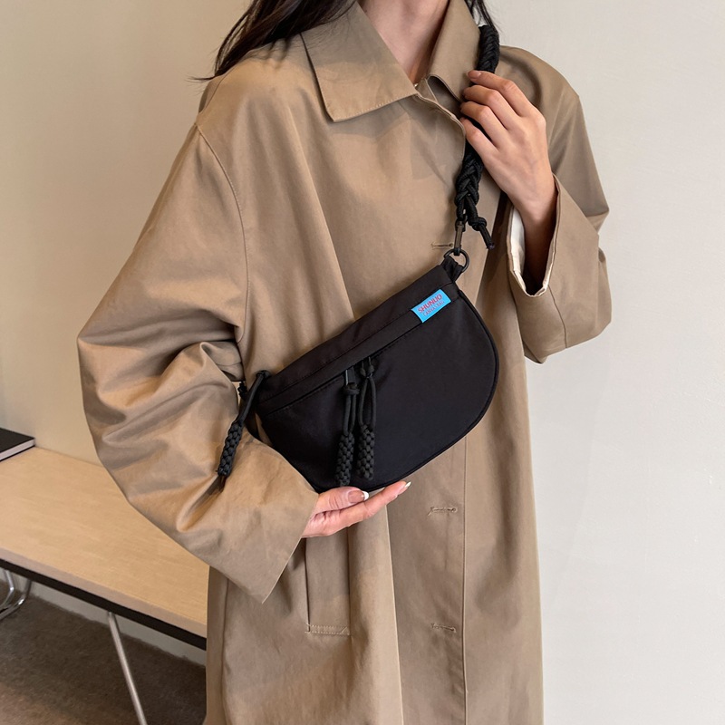 Los fabricantes venden al por mayor nuevos bolsos de mujer, bolsos de pecho de tela Oxford de moda, bolsos de mensajero de hombro para damas casuales, bolsillos de moda de todos los partidos