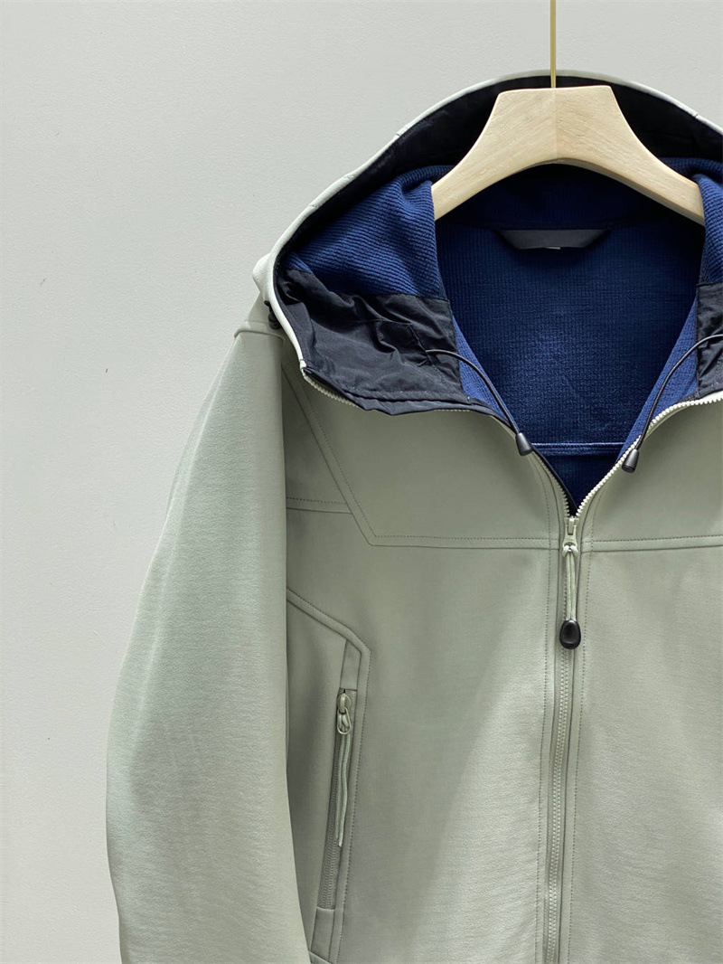 Men's Clothing outdoor sports windproof and waterproof soft shell functional assault jacket men's spring and autumn mountaineering jacket hoodie_voghion.com