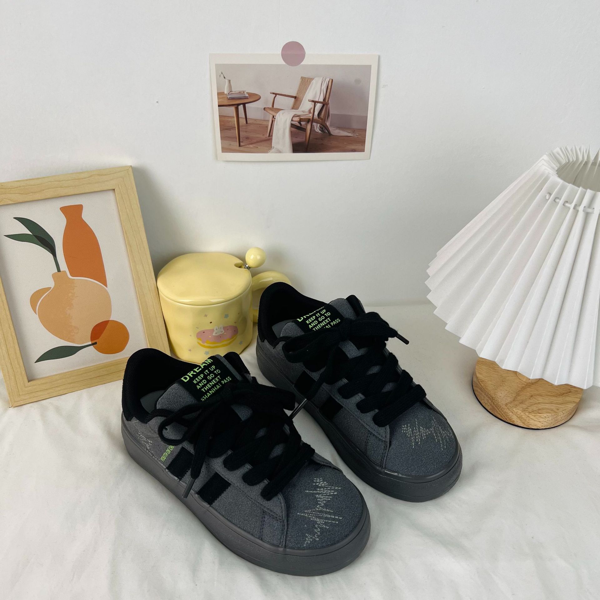 Yuanbo 2024 primavera nuevos zapatos planos de lona de la parte inferior femenina estudiantes coreanos Harajuku shooting en la calle zapatos blancos transmisión en vivo femenino