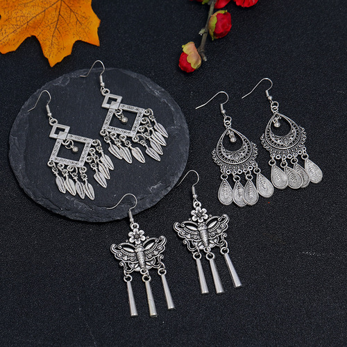 Retro ethnic style Tibetan silver tassel earrings for women, long style, versatile earrings, fashionable and personalized holiday earrings