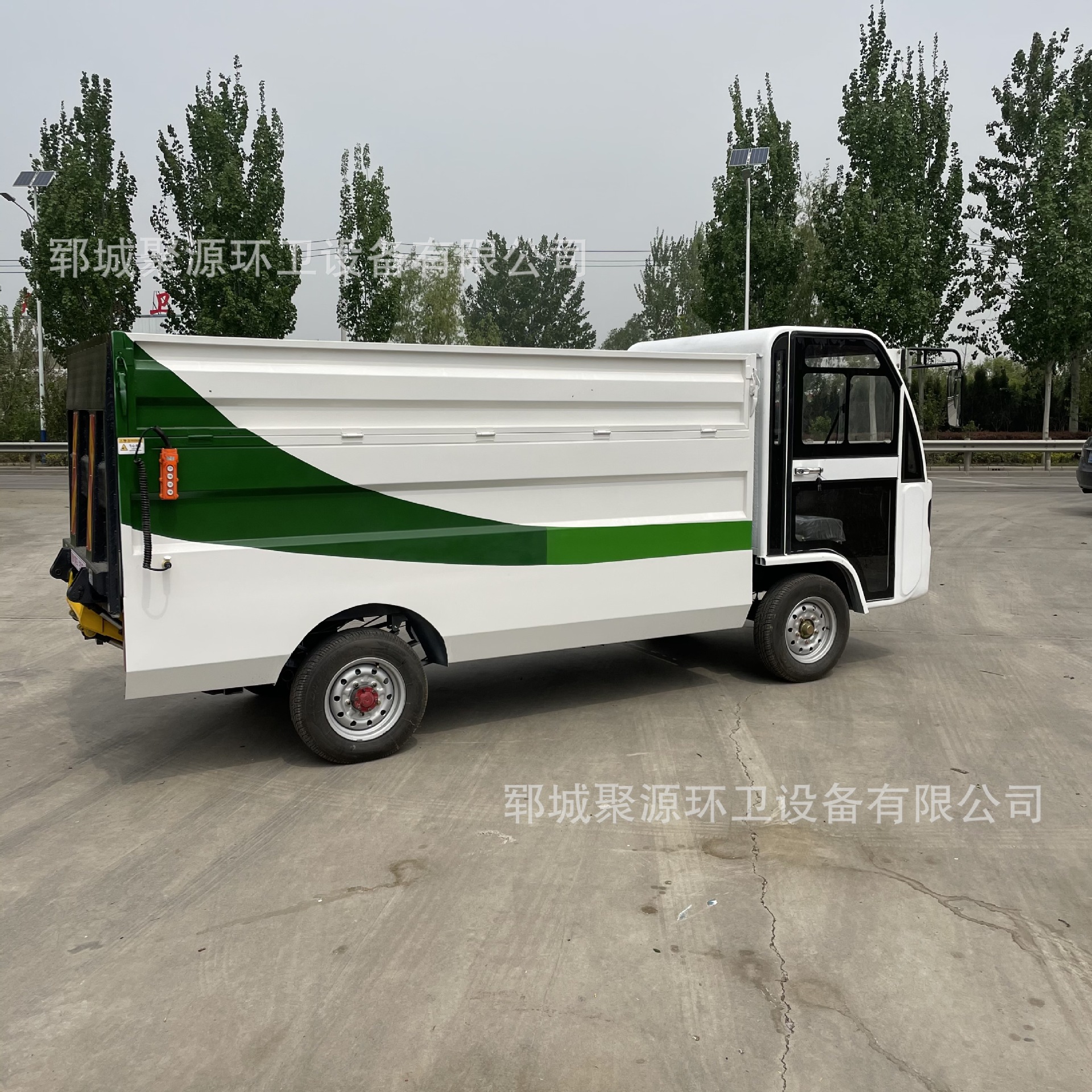 Sanitation Garbage Truck with 8 Fully Enclosed Electric Tailgate Bins, Manufacturer of New Energy Hydraulic Self-Unloading Trash Bin Collection Vehicle