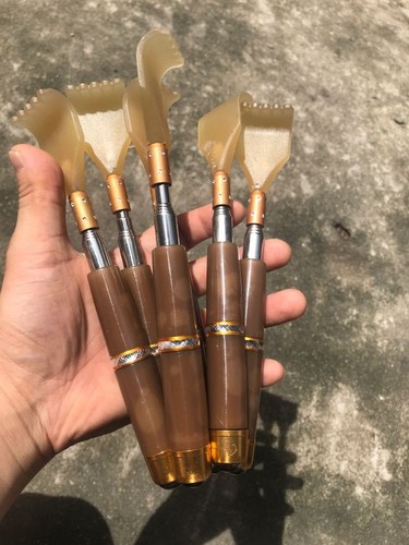 Back scratching without begging for itching magnetic beads back retractable tickling old man happy acupoint massage old man imitation horn 3435